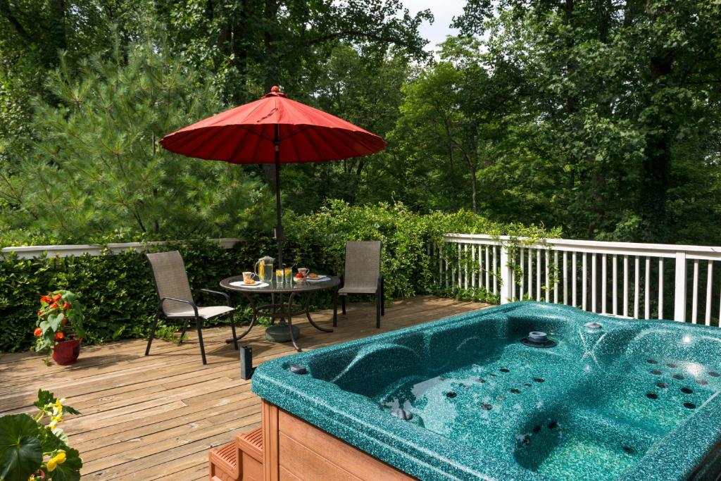 Hot Tub (Jacuzzi) - Photo 4