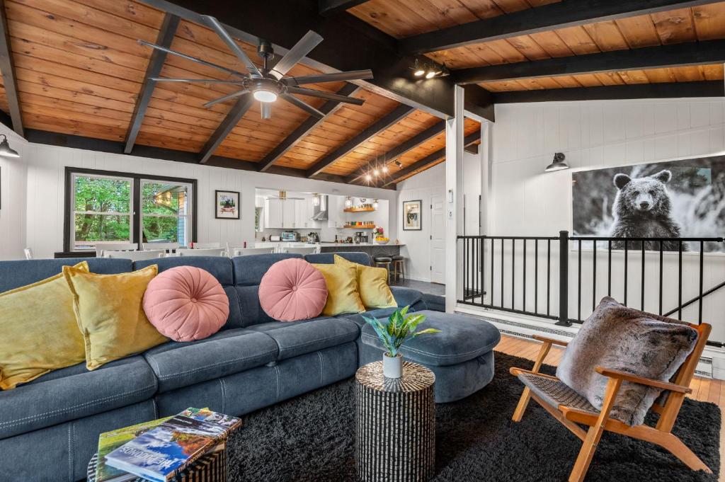 The Lazy Bear Cabin Dome Hot Tub Sauna & More - Image 4