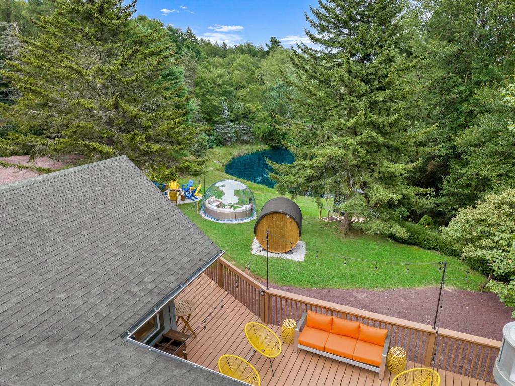 The Lazy Bear Cabin Dome Hot Tub Sauna & More