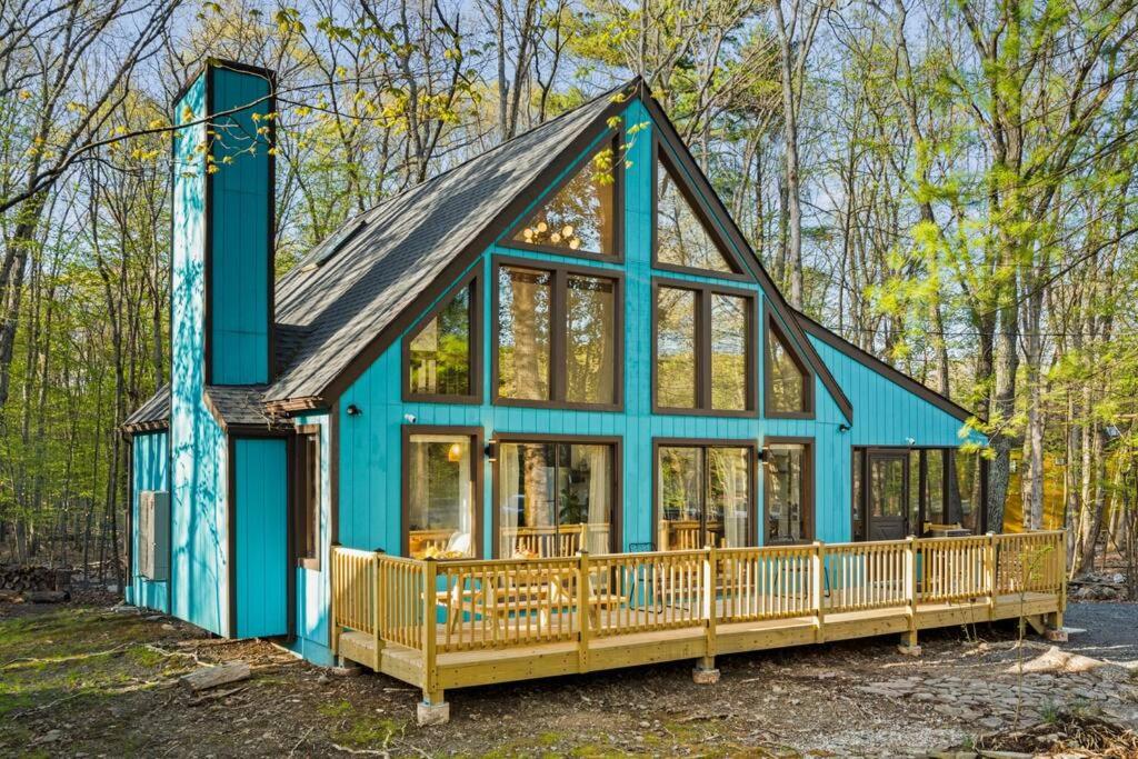The Blue Forest Chalet - Kayak, Hike, Hot Tub - Image 6
