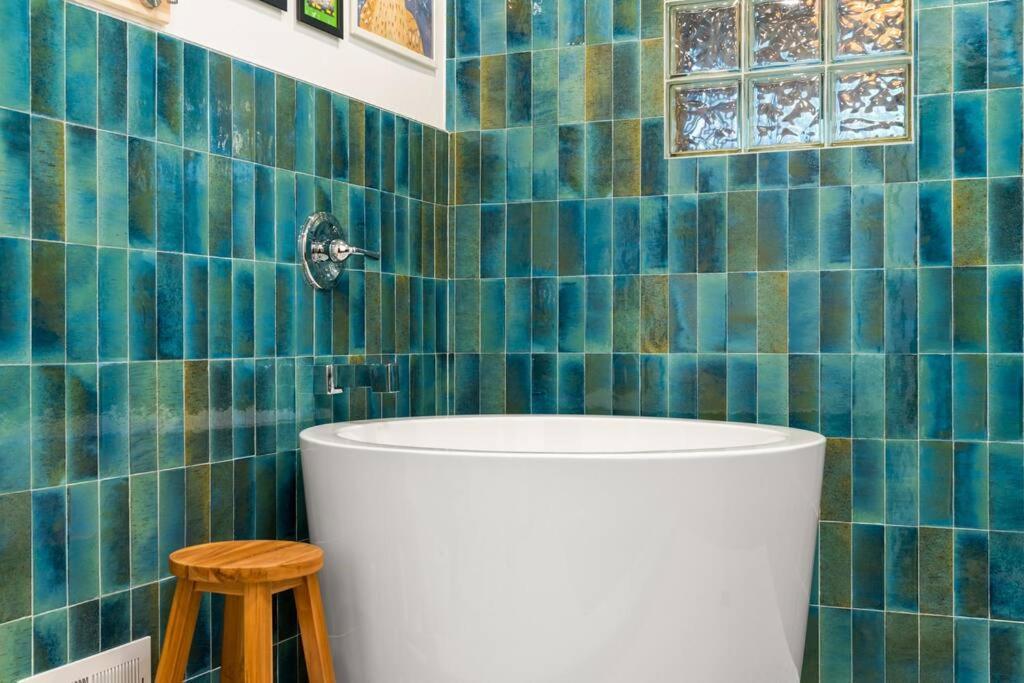 The Blue Forest Chalet - Kayak, Hike, Hot Tub