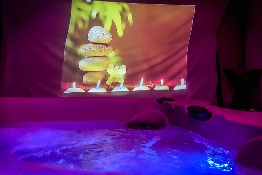 Hot Tub (Jacuzzi) - Photo 3