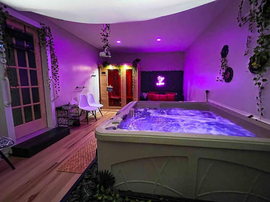 Hot Tub (Jacuzzi) - Photo 2