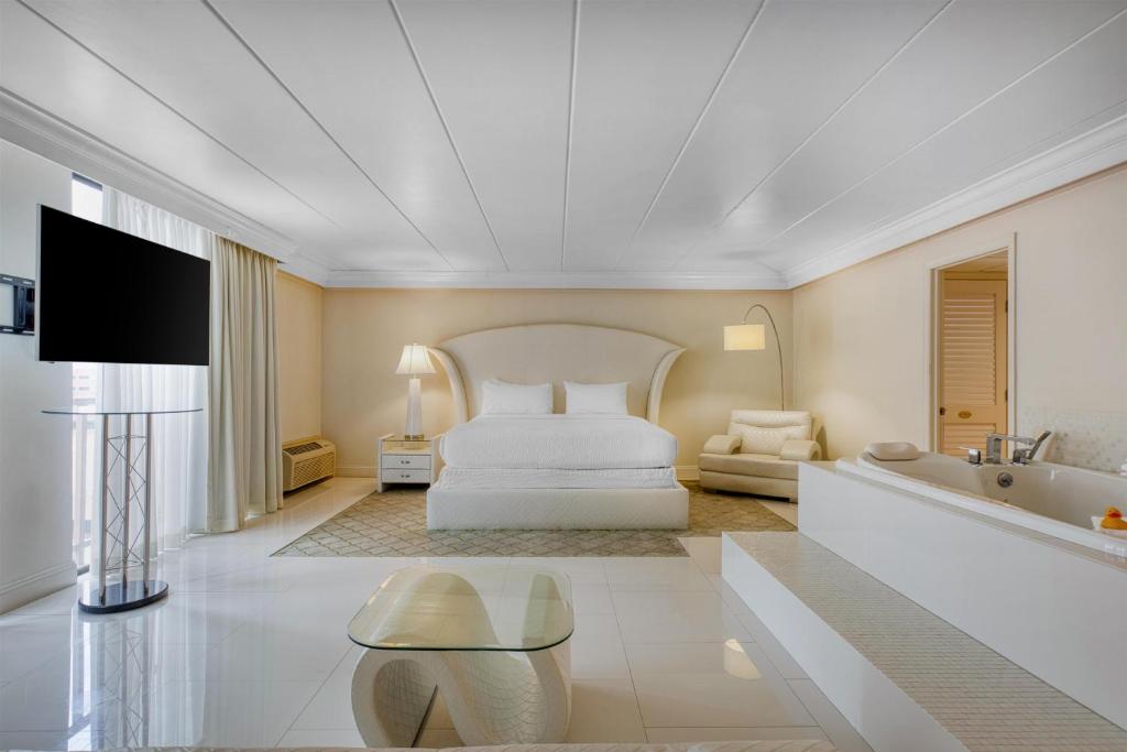 Hot Tub (Jacuzzi) - Photo 4