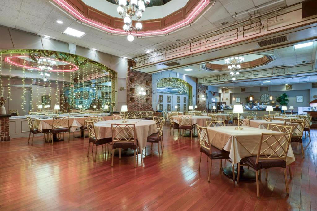 Best Western Plus Wilkes Barre Center City - Image 5