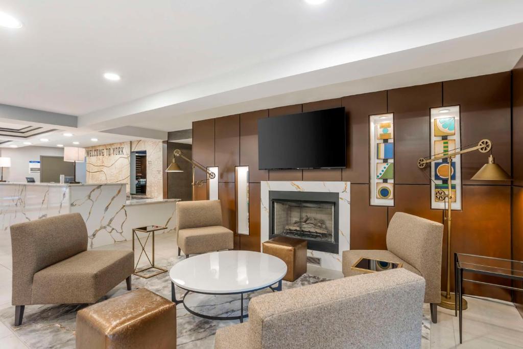 Best Western Plus Heritage Rail Inn & Suites - Image 4