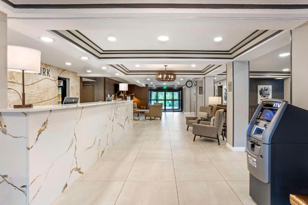 Best Western Plus Heritage Rail Inn & Suites - Image 6