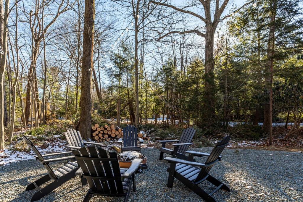 Poconos Pines Retreat getaway near top attractions - Image 4