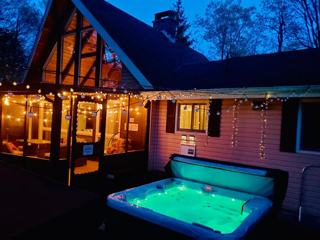 Hot Tub (Jacuzzi) - Photo 3