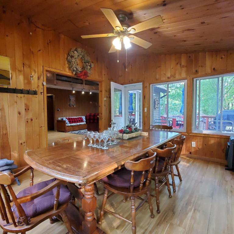 The Woodland Hideout with private Hot Tub & Sauna - Image 7