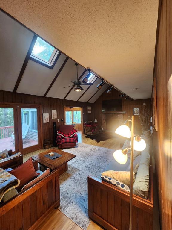 The Woodland Hideout with private Hot Tub & Sauna - Image 6