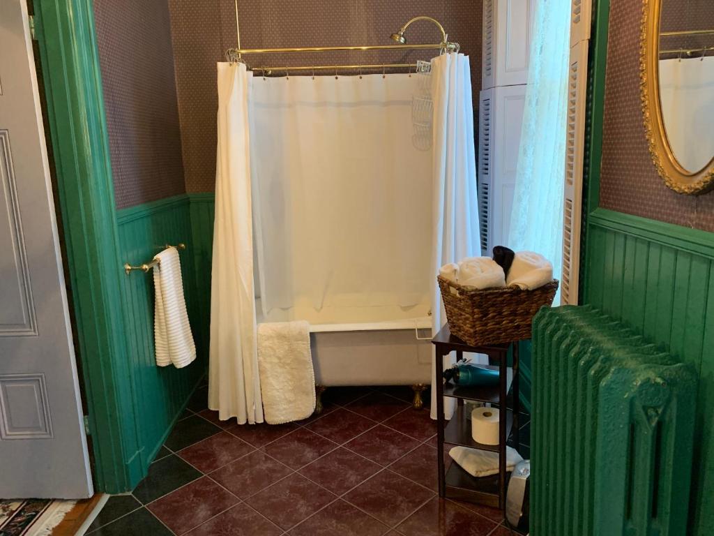 Hot Tub (Jacuzzi) - Photo 2