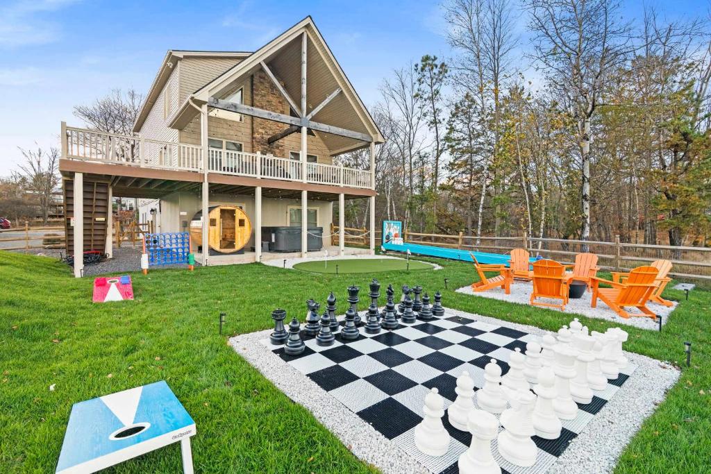 Lakefront Movie & Game Rooms Hot Tub Sauna etc