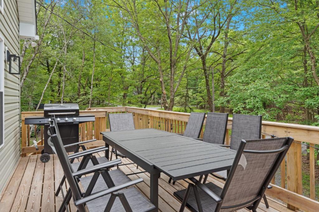 Twin Chalet - 6 BDs Hot Tub Game Area and more - Image 4