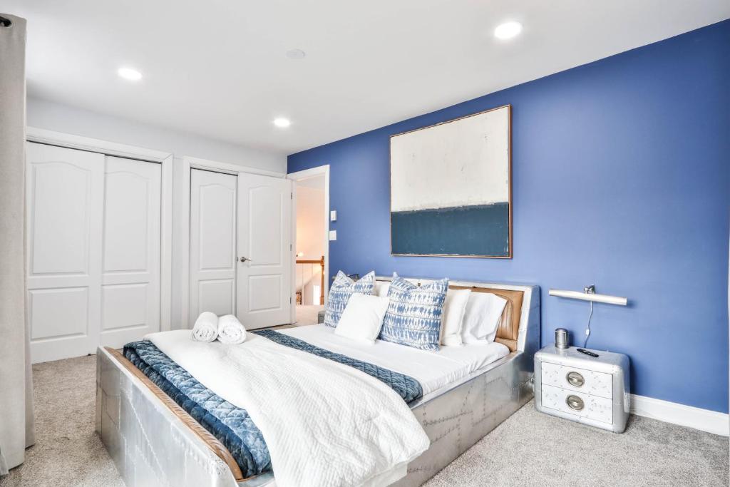 Beautiful Mount Pocono Chalet with Hot Tub!! - Image 5