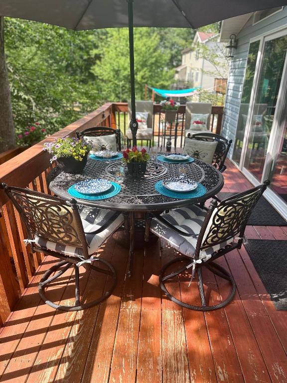 Majestic Lake Front Chalet - Image 7