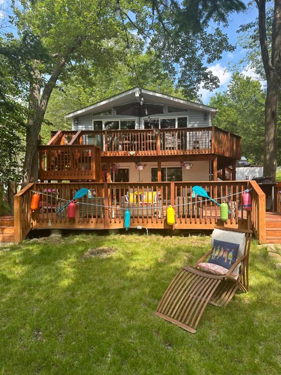 Majestic Lake Front Chalet - Image 4