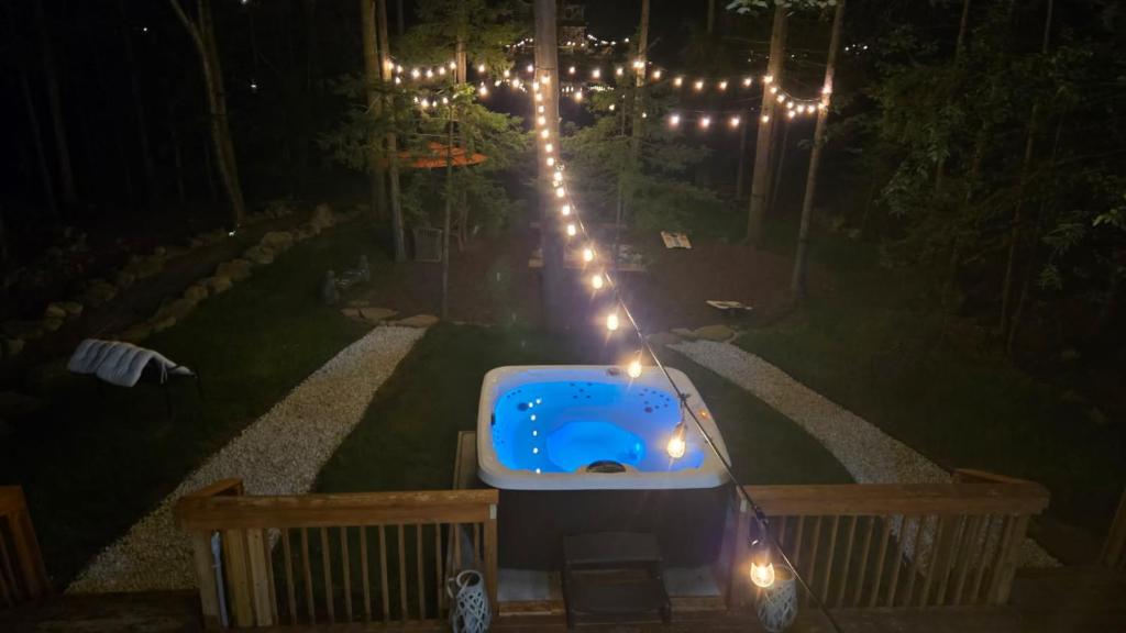 Hot Tub (Jacuzzi) - Photo 2