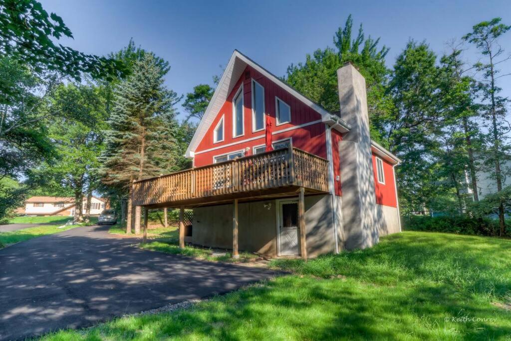 Beautiful Chalet with Hot Tub & Sauna in Poconos - Image 6