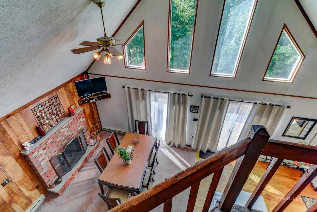 Beautiful Chalet with Hot Tub & Sauna in Poconos - Image 5