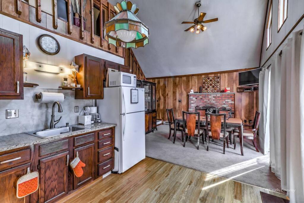 Beautiful Chalet with Hot Tub & Sauna in Poconos - Image 4