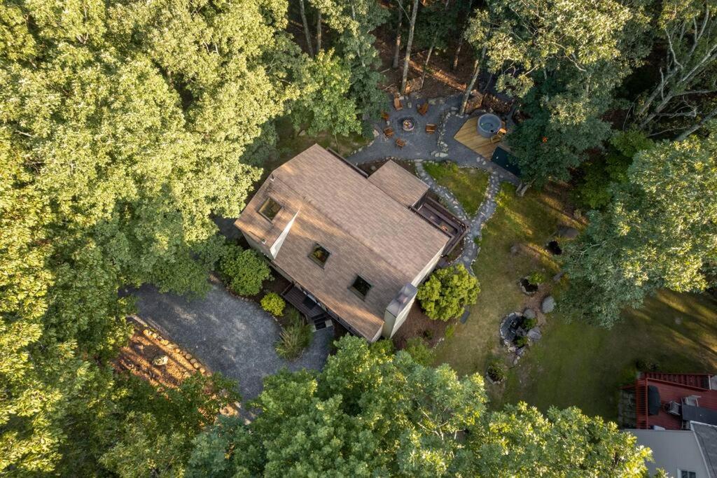 Hot Tub (Jacuzzi) - Photo 2