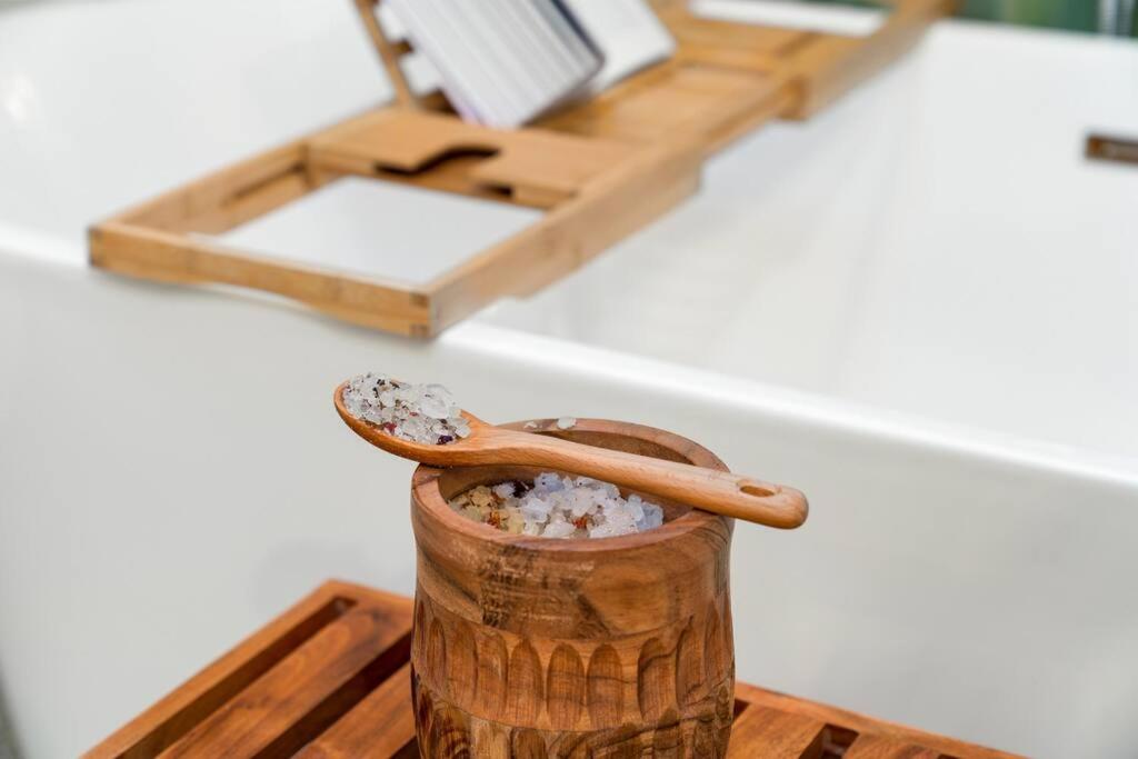 Hot Tub (Jacuzzi) - Photo 3