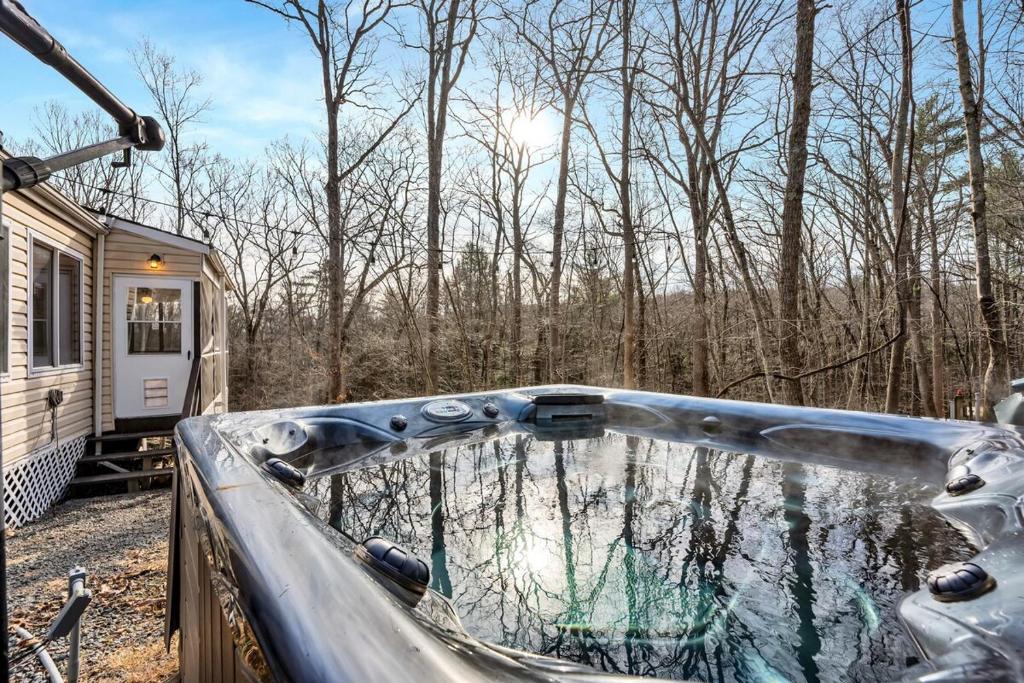 Hot Tub (Jacuzzi) - Photo 3