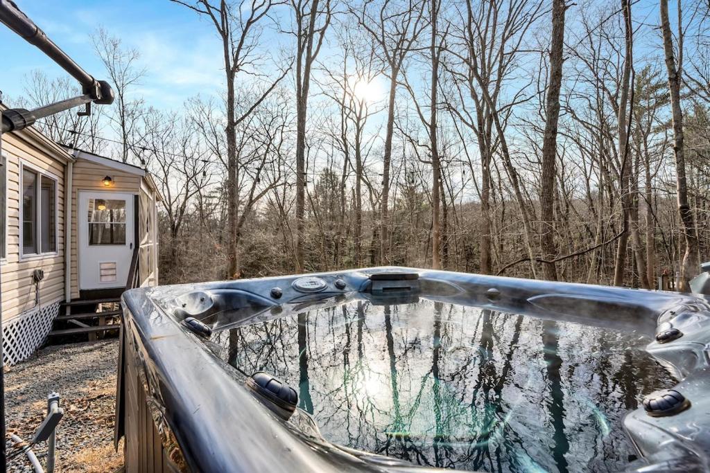 Fall and Winter Forest Retreat Private Spa, Sauna & Ski