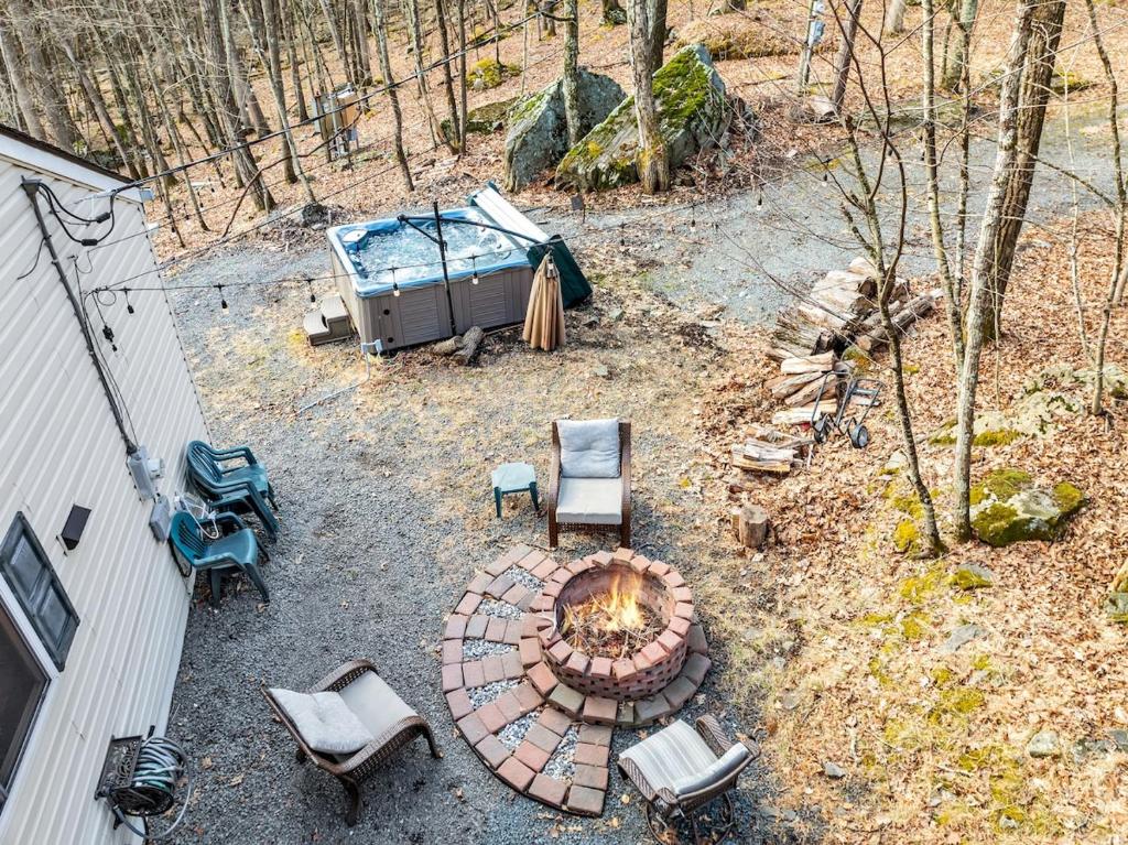 Hot Tub (Jacuzzi) - Photo 2