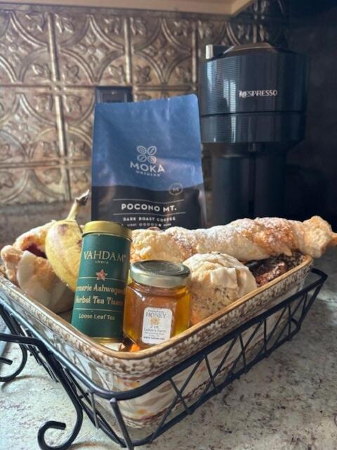 Fall and Winter Forest Retreat Private Spa, Sauna & Ski - Image 6