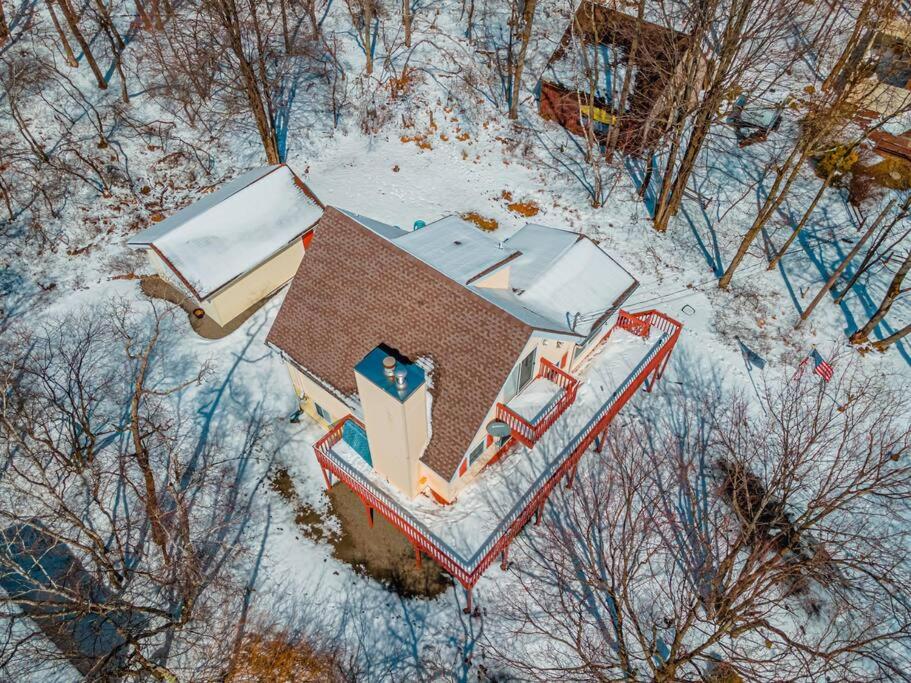 PoconoChalet-Hot Tub-Grill-Firepit-Games