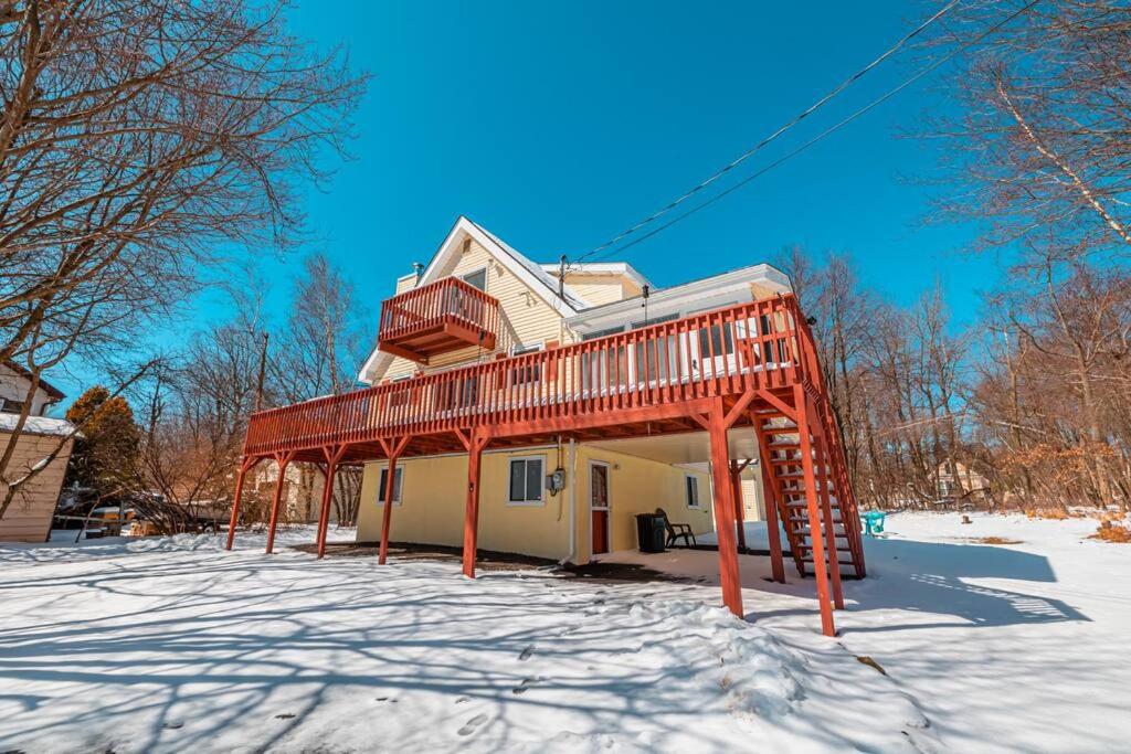 PoconoChalet-Hot Tub-Grill-Firepit-Games - Image 6