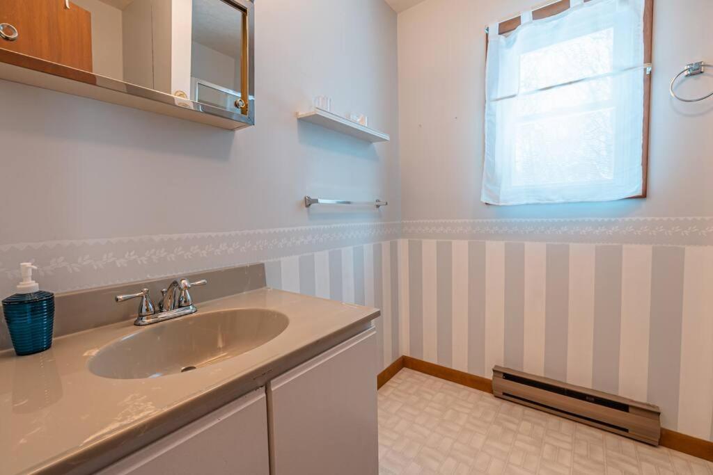 PoconoChalet-Hot Tub-Grill-Firepit-Games - Image 8