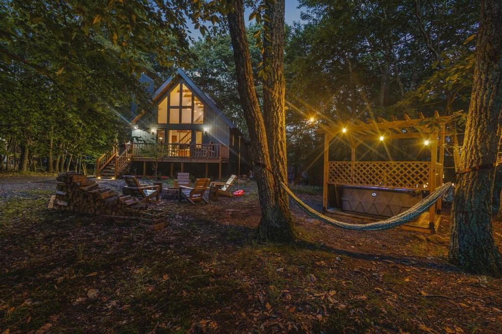 The Black Forest Chalet - Hot Tub, Hiking, Kayak