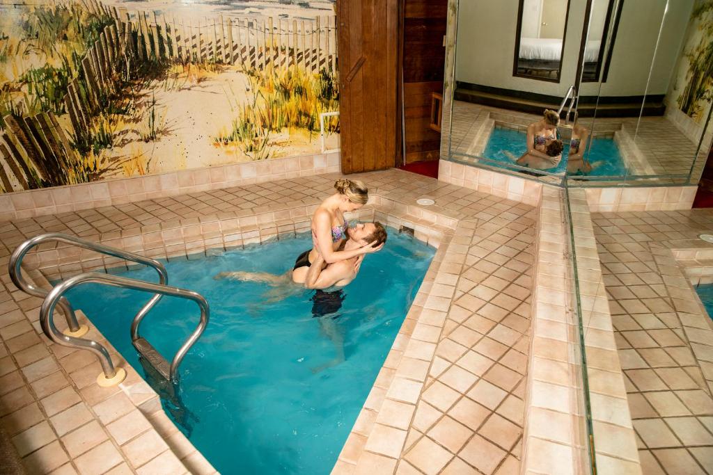 Hot Tub (Jacuzzi) - Photo 12