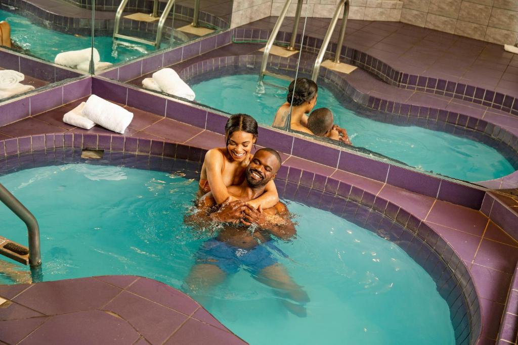 Hot Tub (Jacuzzi) - Photo 3