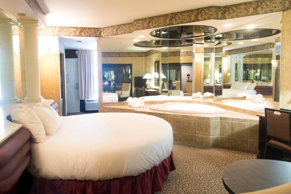 Hot Tub (Jacuzzi) - Photo 13