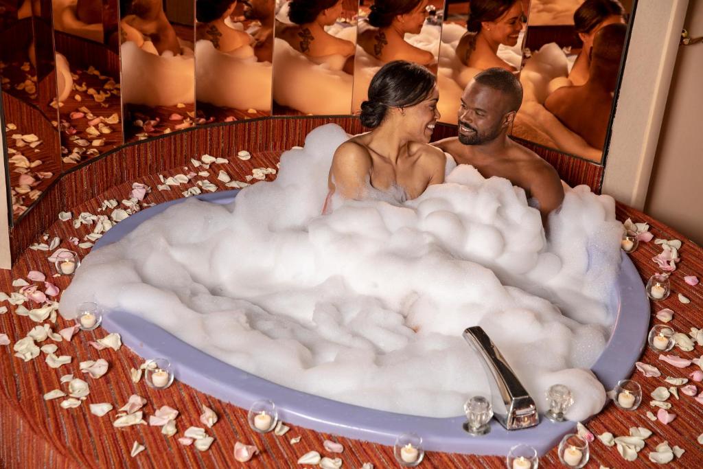 Hot Tub (Jacuzzi) - Photo 17