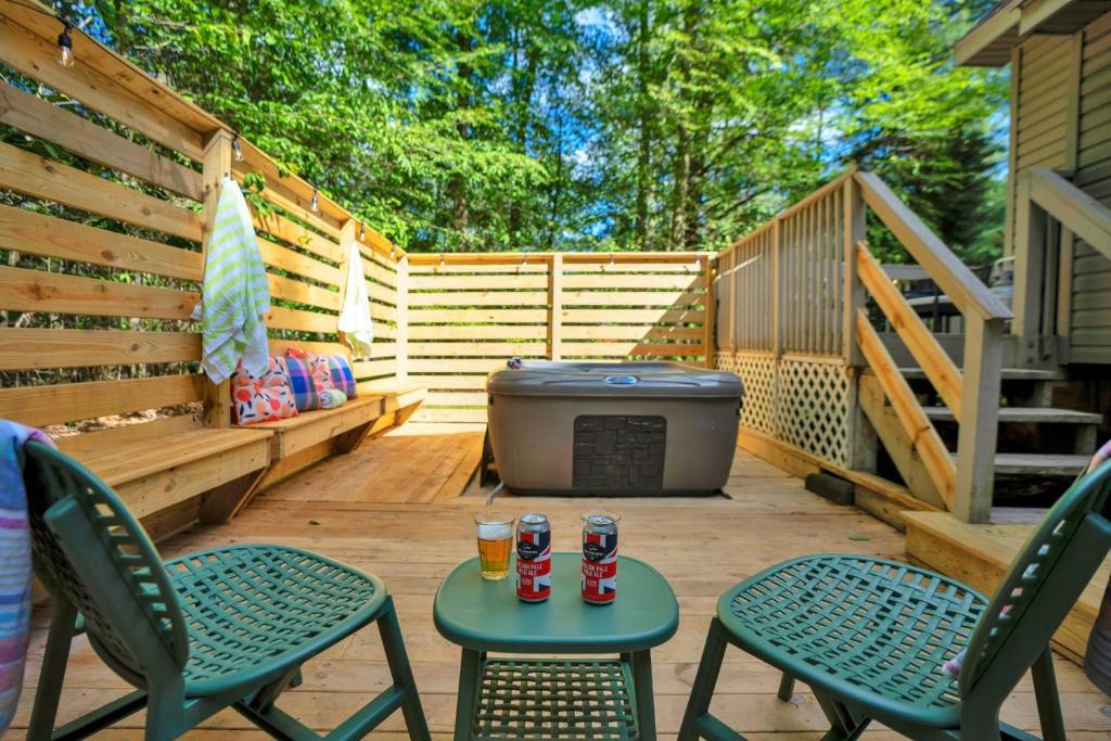 Hot Tub (Jacuzzi) - Photo 2