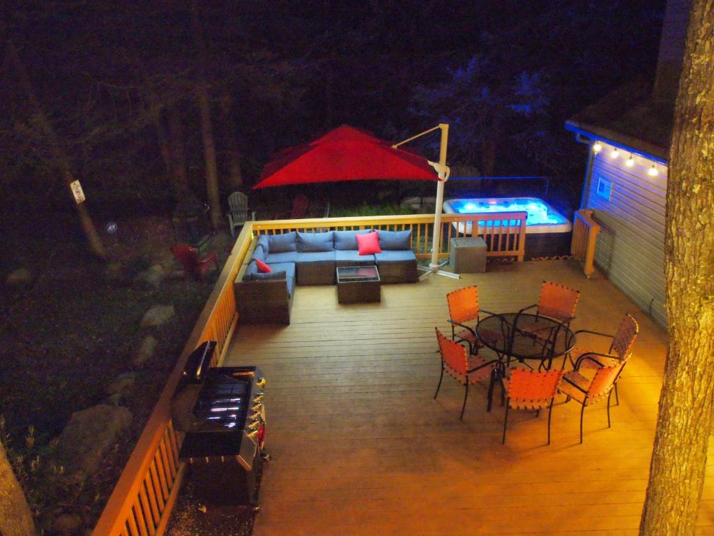 Family retreat, 15 min to Camelback Ski, Hot tub, Game Room