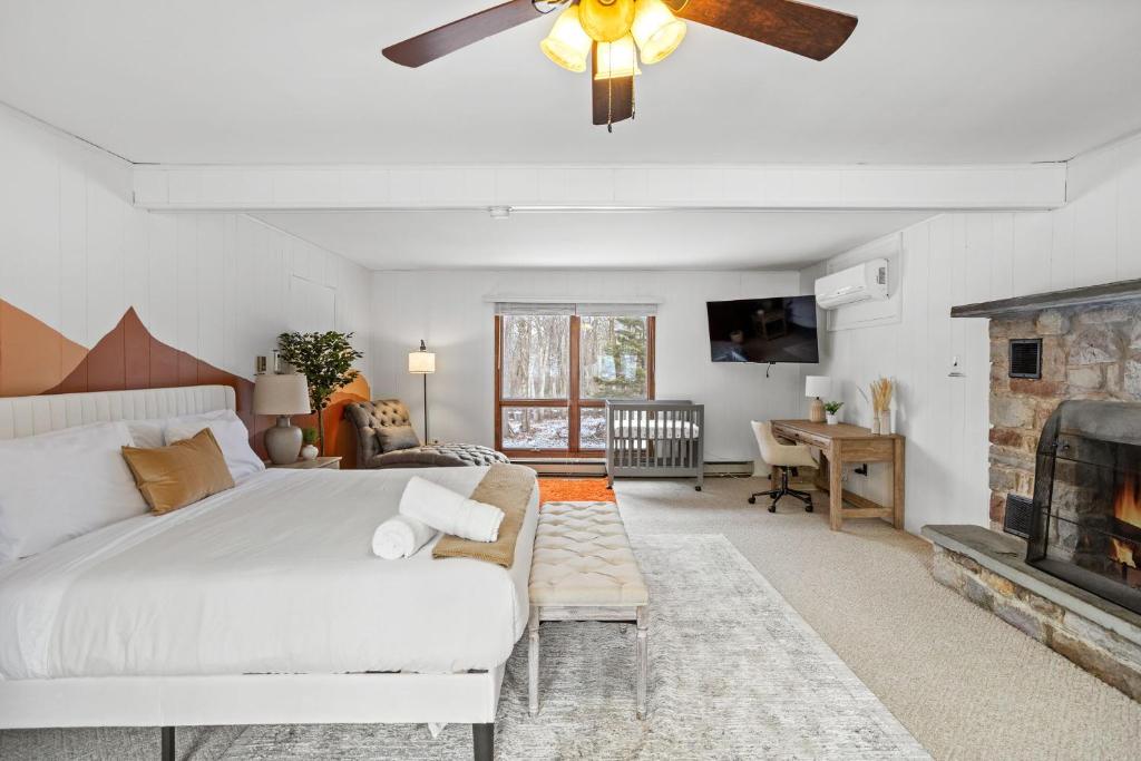 Pocono Retreat Hot Tub MovieRoom GameRoom etc - Image 6