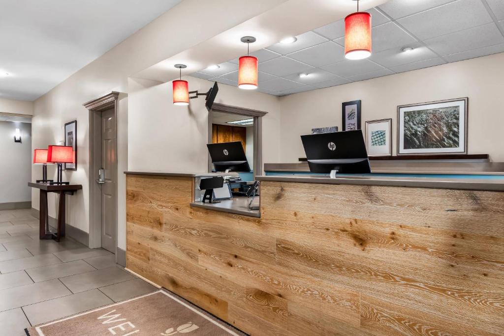 Country Inn & Suites by Radisson, Chambersburg, PA - Image 8