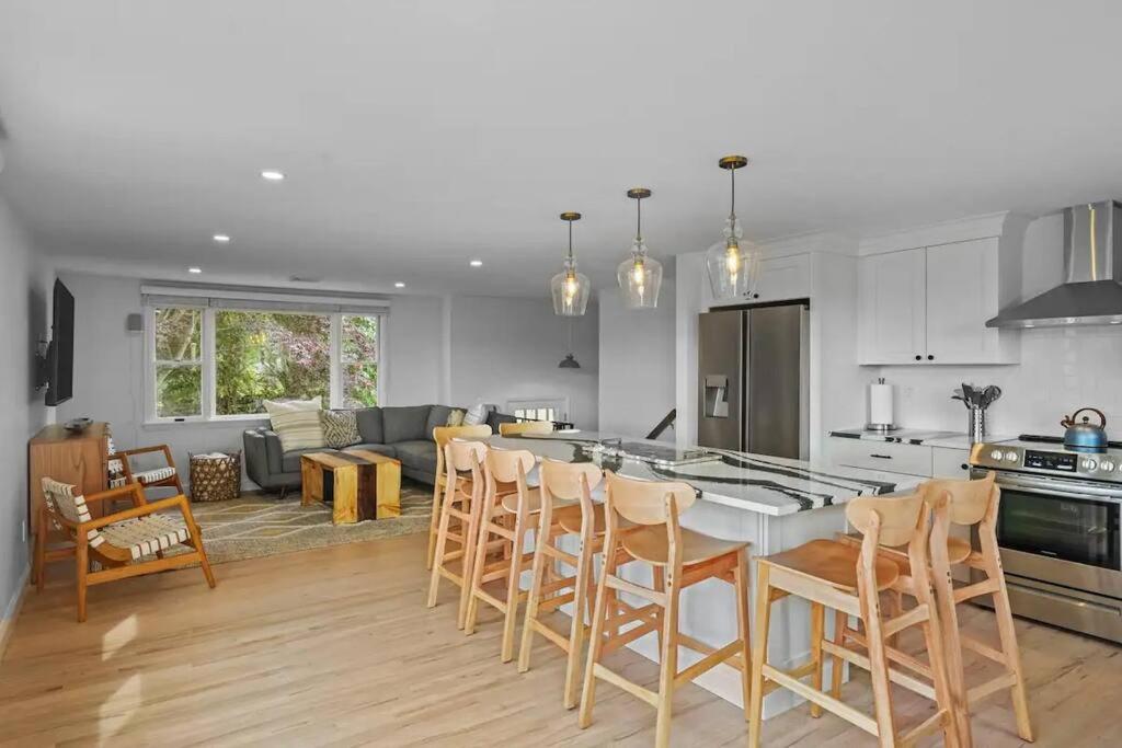 Little Creek Retreat - RIBryan Property - Image 4