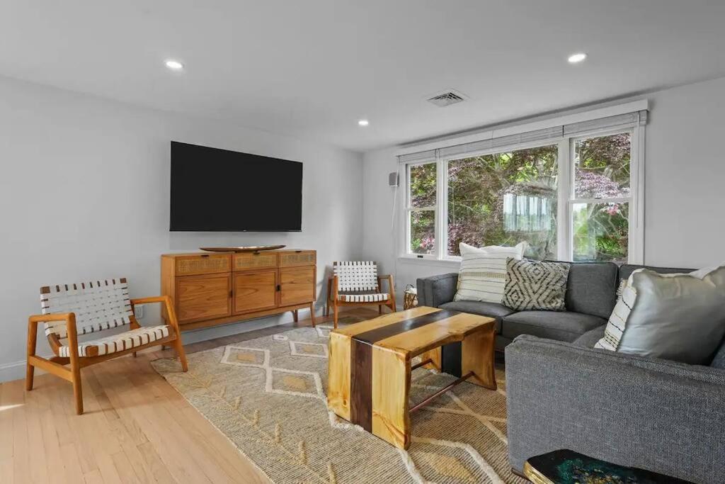 Little Creek Retreat - RIBryan Property - Image 5