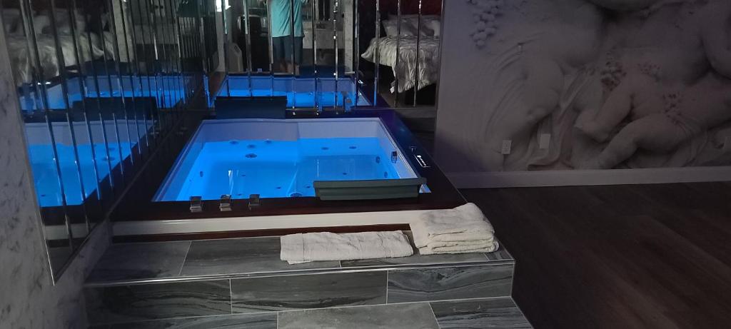 Hot Tub (Jacuzzi) - Photo 5