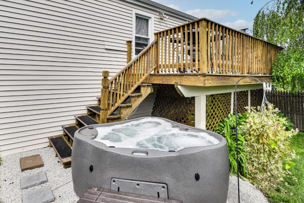 Hot Tub (Jacuzzi) - Photo 2