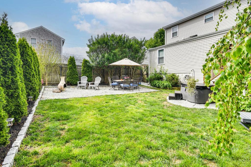 Beautiful Portsmouth Cottage By the Sea with Jacuzzi