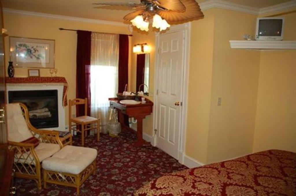 Artful Lodger - Image 5