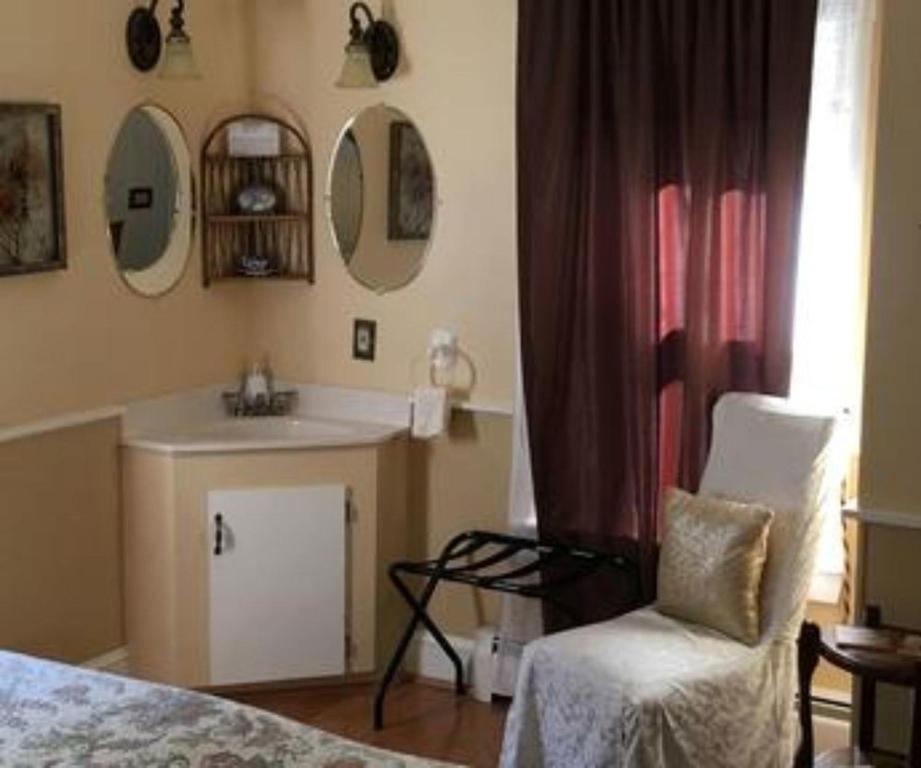 Artful Lodger - Image 8